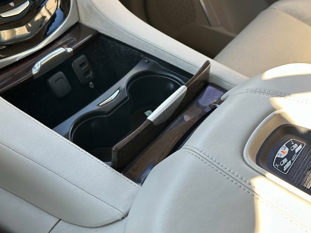 Used 2017 Cadillac Escalade ESV Luxury AWD/4WD image 32