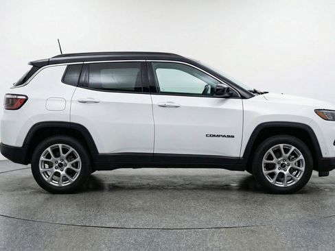 Used 2025 Jeep Compass Limited AWD/4WD image 11