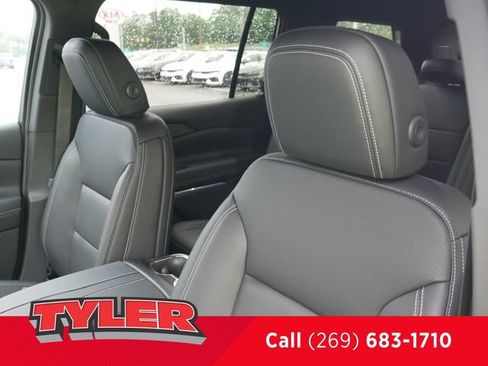New 2026 Chevrolet Traverse LT w/ Driver Confidence Package AWD/4WD image 36