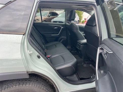 Used 2021 Toyota RAV4 XLE Premium image 33