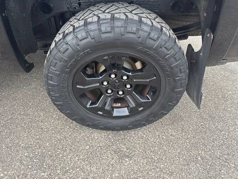 Used 2018 Chevrolet Silverado 1500 LTZ Z71 w/ LTZ Plus Package AWD/4WD image 10