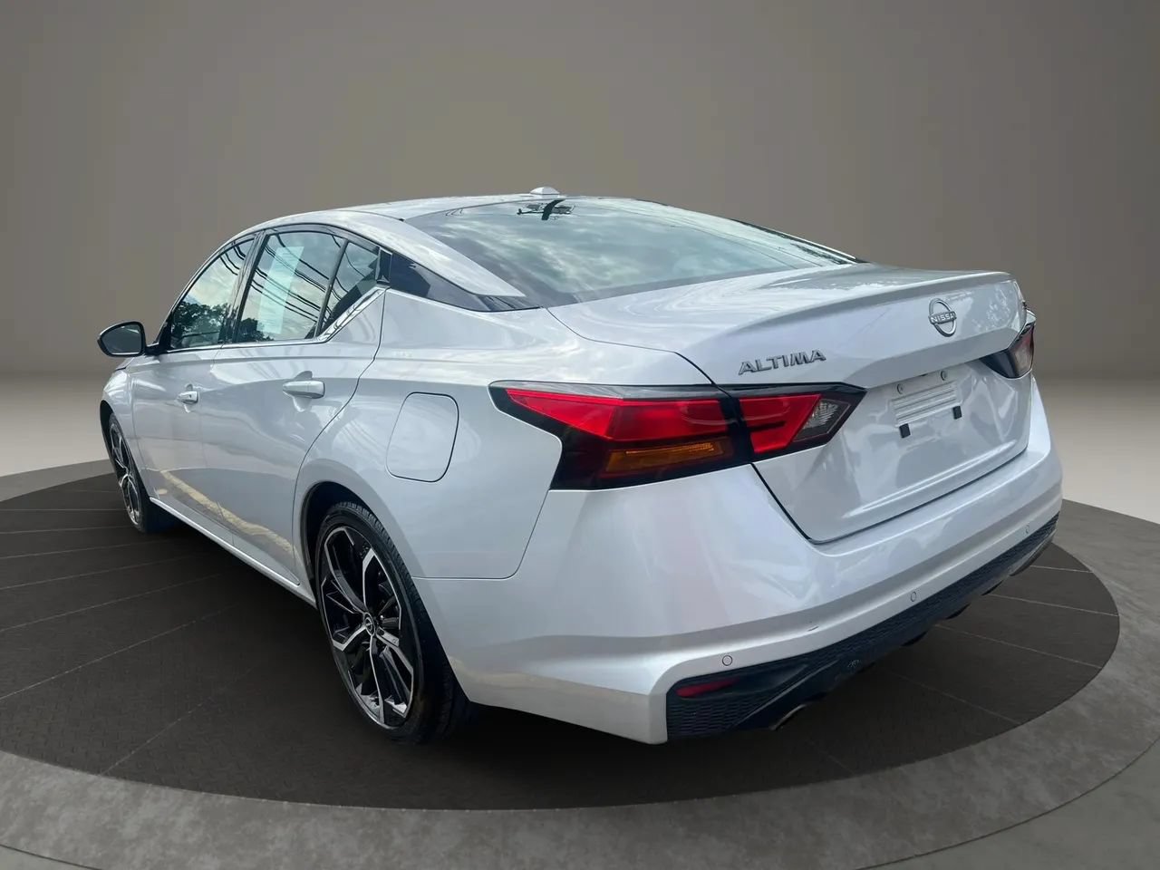 Used 2024 Nissan Altima 2.5 SR FWD image 7
