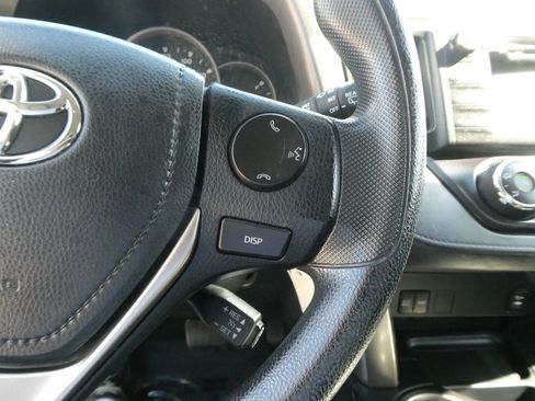 Used 2016 Toyota RAV4 LE image 18