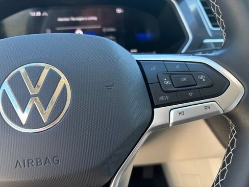 Used 2024 Volkswagen Tiguan SE AWD/4WD image 22