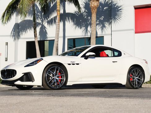 Used 2024 Maserati GranTurismo Trofeo image 16