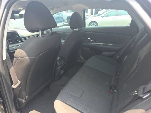 Used 2025 Hyundai Elantra SE FWD image 9