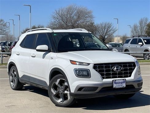 Used 2022 Hyundai Venue SEL image 2