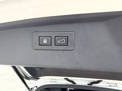 Used 2023 Subaru Outback Touring XT AWD/4WD image 8