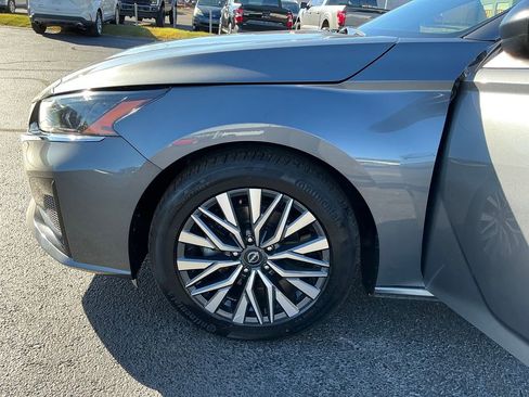 Used 2024 Nissan Altima 2.5 SV image 32