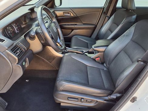 Used 2017 Honda Accord Sport image 16