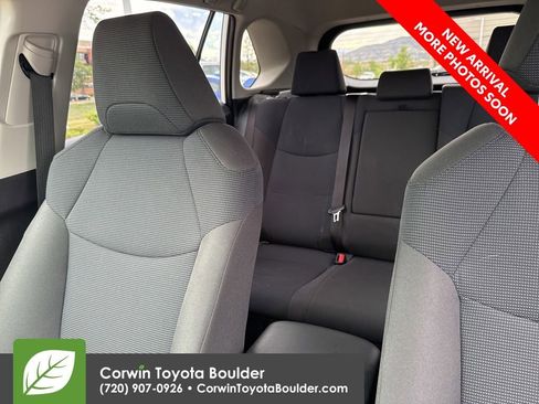 Used 2022 Toyota RAV4 LE AWD/4WD image 9
