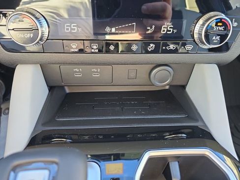 New 2025 Mitsubishi Outlander SE image 21