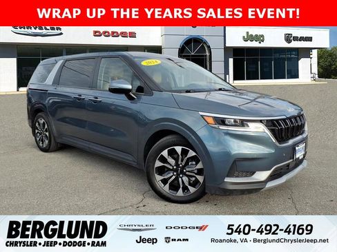 Used 2024 Kia Carnival EX image 1