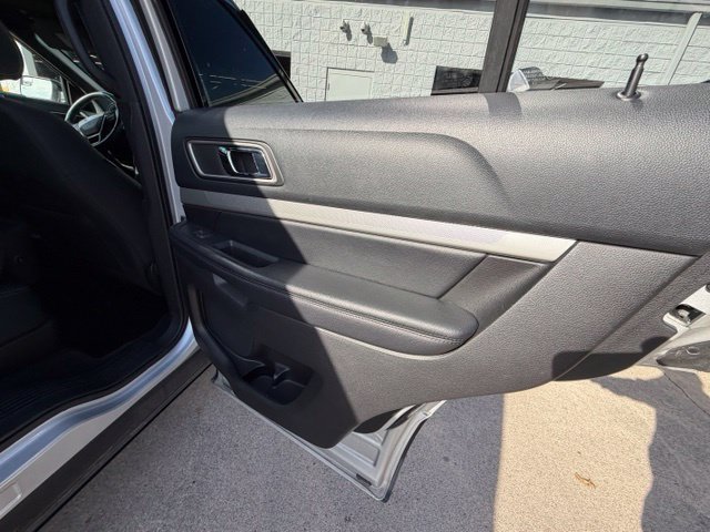 Used 2016 Ford Explorer XLT FWD image 37