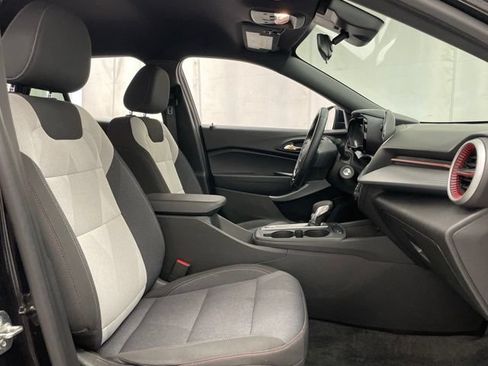Used 2024 Chevrolet Trax RS FWD image 13