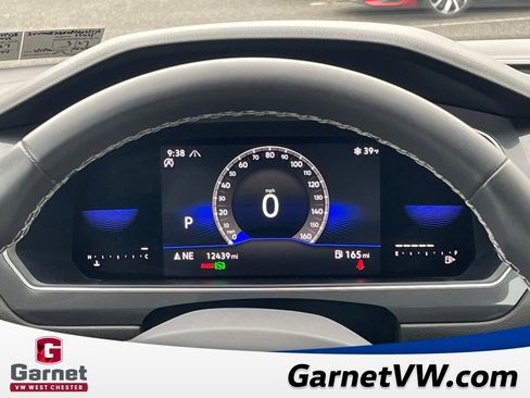 Used 2023 Volkswagen Tiguan SE w/ Panoramic Sunroof Package image 16