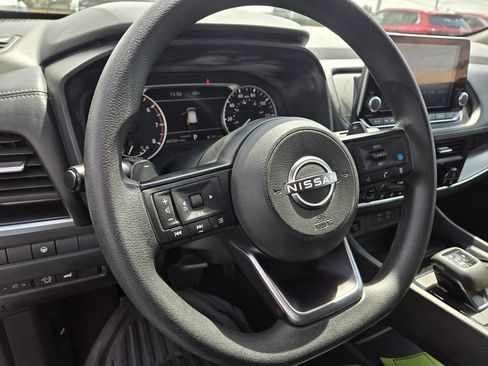 Used 2024 Nissan Rogue SV FWD image 14
