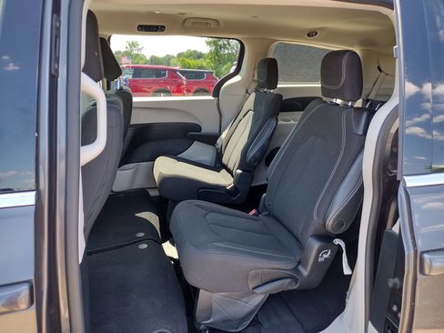 Used 2023 Chrysler Voyager LX FWD image 7