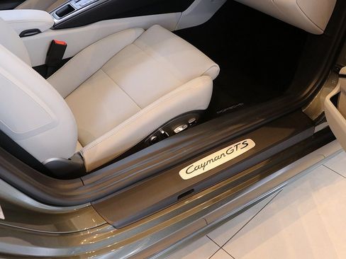 Used 2025 Porsche 718 Cayman GT4 image 52