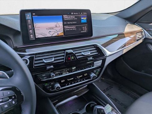 Certified 2023 BMW 530e w/ Convenience Package image 15