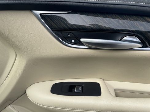 Used 2019 Cadillac XT5 Base image 11