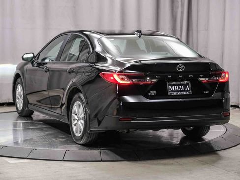 Used 2025 Toyota Camry LE w/ Convenience Package image 2