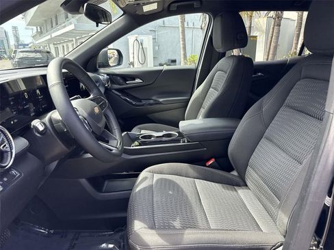 Used 2025 Chevrolet Equinox LT image 17