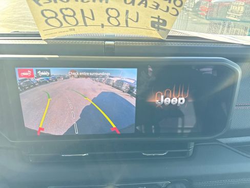 Used 2024 Jeep Wrangler Unlimited Rubicon image 18