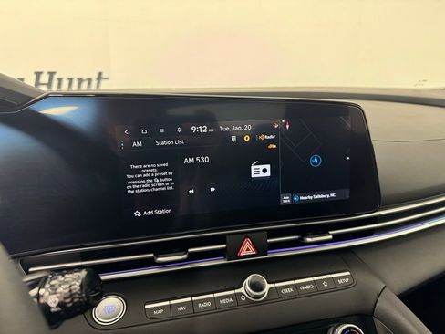 Used 2024 Hyundai Elantra SEL image 15