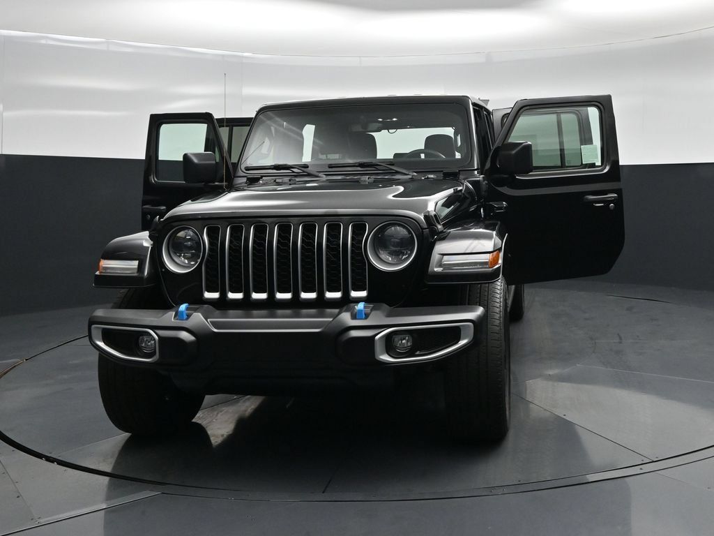 Used 2023 Jeep Wrangler Unlimited Sahara AWD/4WD image 26