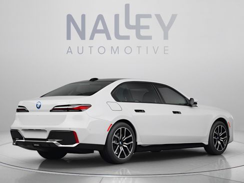 Used 2024 BMW i7 eDrive50 w/ M Sport Package RWD image 3