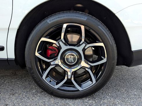 Used 2022 Rolls-Royce Cullinan Black Badge image 93