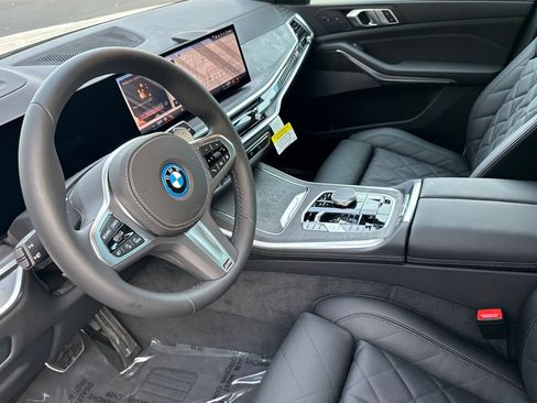 New 2026 BMW X5 xDrive50e w/ M Sport Package image 7