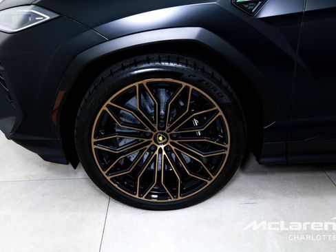Used 2025 Lamborghini Urus SE AWD/4WD image 41