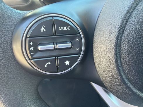 Used 2025 Kia Soul LX w/ LX Technology Package FWD image 11