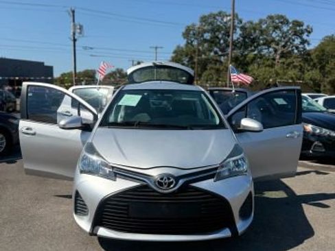 Used 2015 Toyota Yaris L image 1