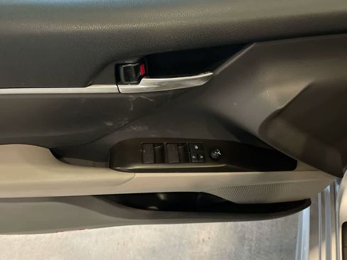 Used 2022 Toyota Camry SE image 13