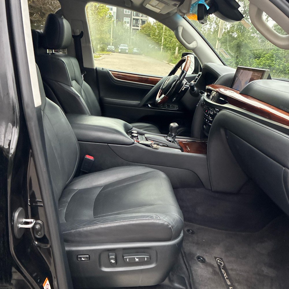 Used 2017 Lexus LX 570 4WD w/ Luxury Package image 11