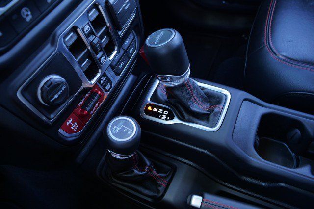 Used 2021 Jeep Gladiator Rubicon AWD/4WD image 24