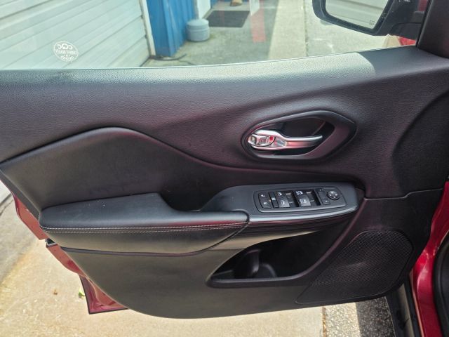 Used 2017 Jeep Cherokee Limited FWD image 11