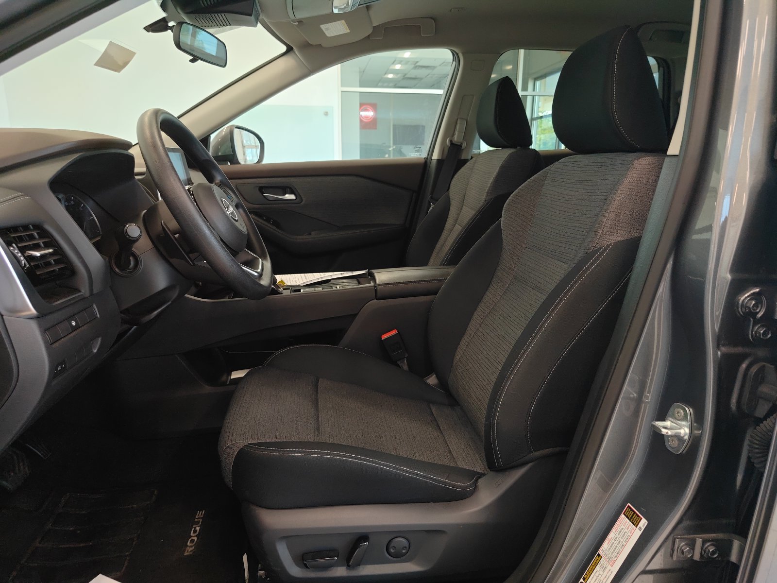 Used 2023 Nissan Rogue SV FWD image 10