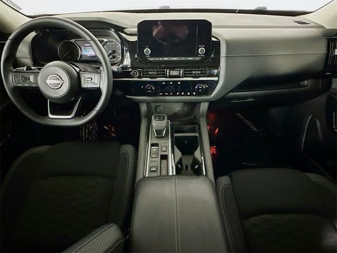Used 2023 Nissan Pathfinder SV image 17