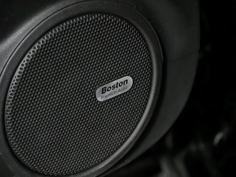 Used 2014 Chevrolet Camaro SS image 18