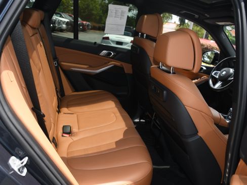 Used 2022 BMW X5 xDrive40i w/ M Sport Package AWD/4WD image 21