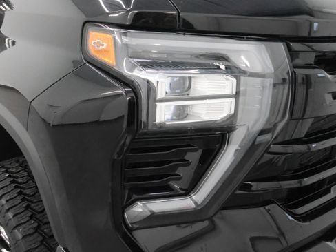 Used 2024 Chevrolet Silverado 2500 LT w/ Midnight Edition image 29