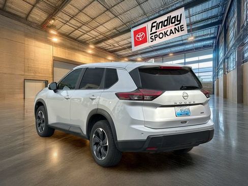 Used 2025 Nissan Rogue SV AWD/4WD image 6