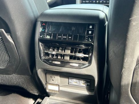 Used 2024 Jeep Grand Cherokee L Limited w/ Luxury Tech Group II image 19