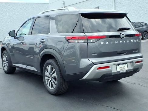 Used 2025 Nissan Pathfinder SL AWD/4WD image 5