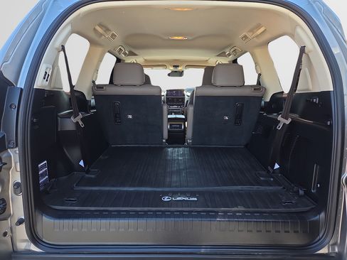 Used 2023 Lexus GX 460 Premium w/ Accessory Package AWD/4WD image 10