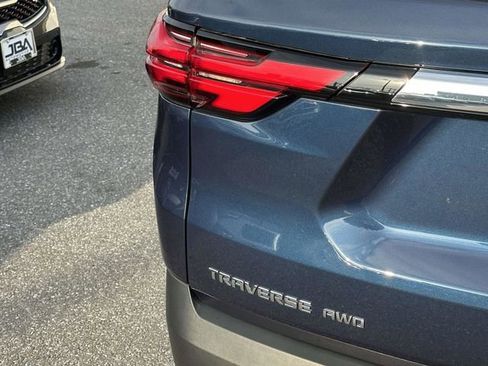 Used 2023 Chevrolet Traverse LT image 29